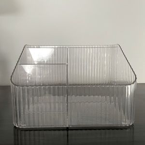 Makeup/skin care container